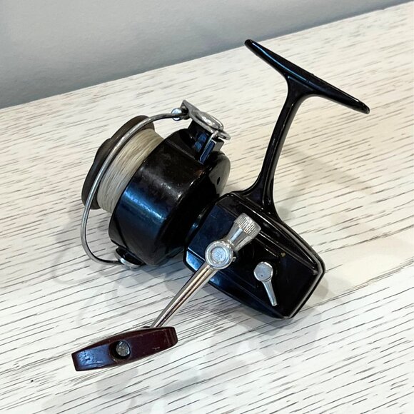 Vintage Daiwa 7290D Spinning Fishing Reel Dark Brown Untested - Picture 6 of 8